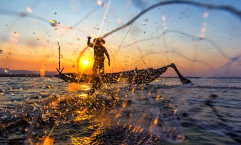 Comunidades costeiras: guardiãs do mar ou vítimas da tempestade?